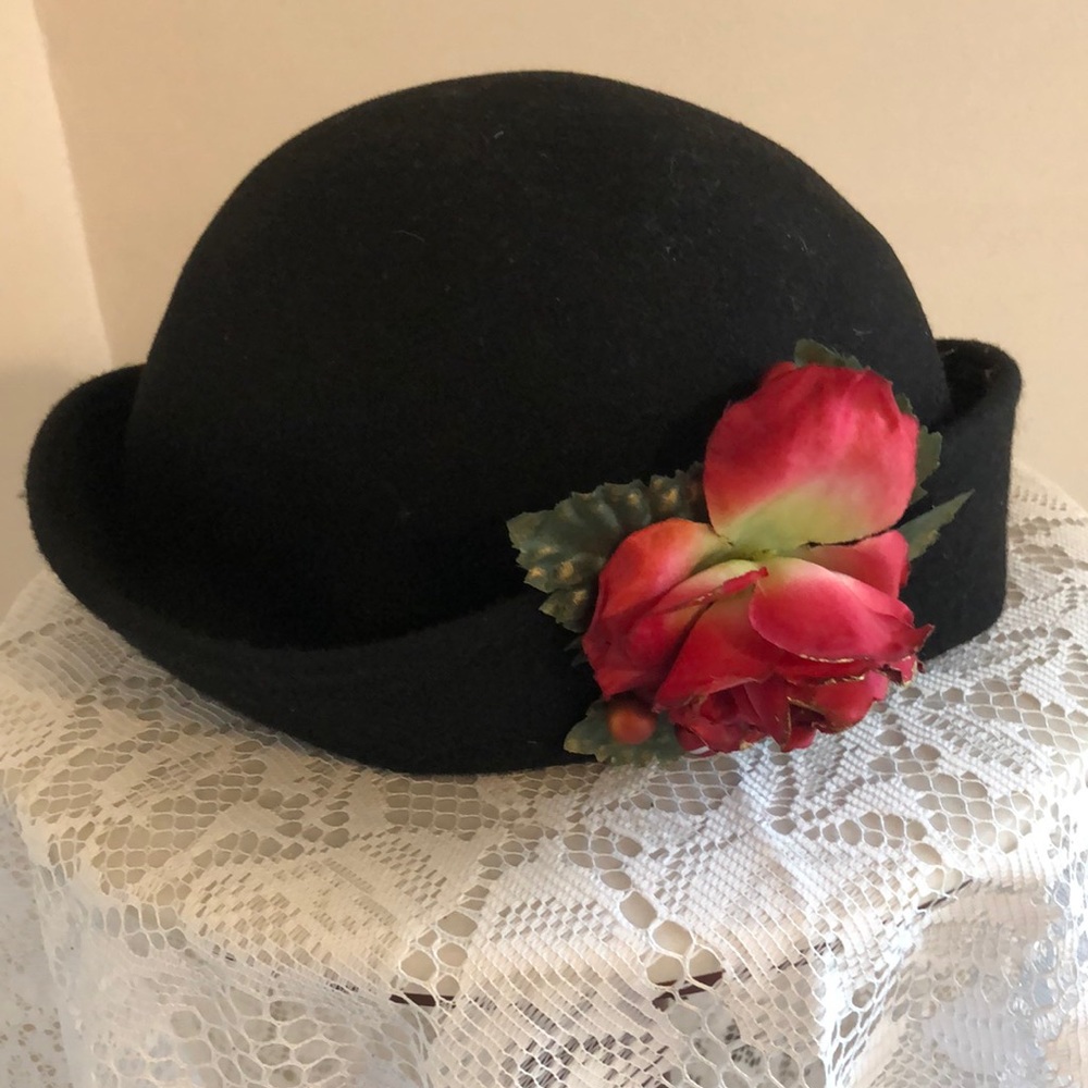 New York Hat Co. wool floral hat